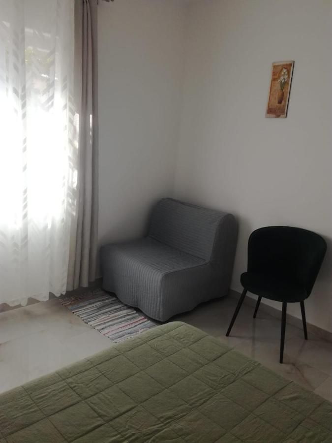 Apartment With Terrace And Garden Pirovac Exterior photo