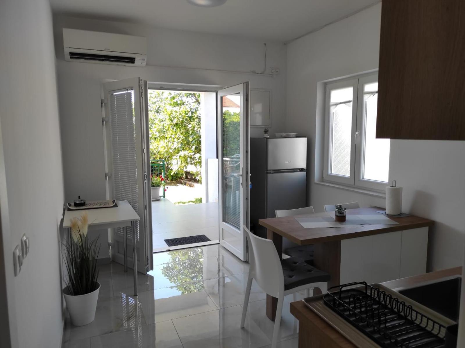 Apartment With Terrace And Garden Pirovac Exterior photo
