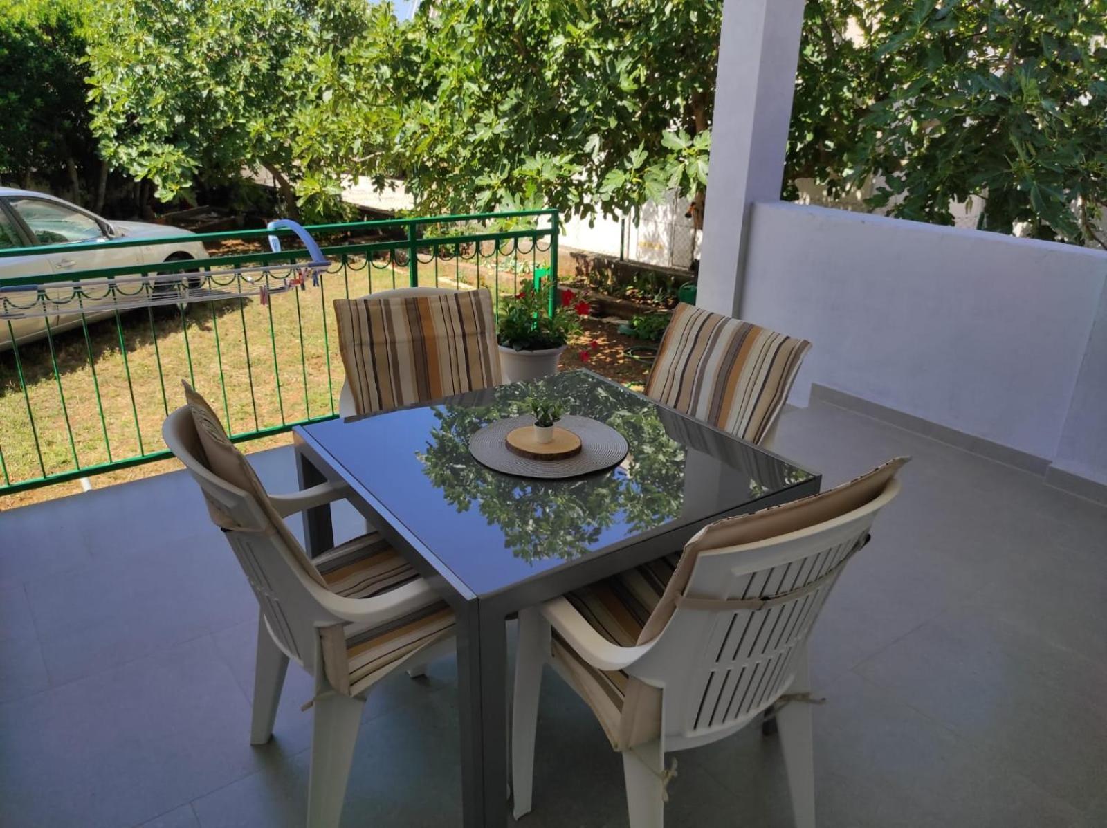 Apartment With Terrace And Garden Pirovac Exterior photo