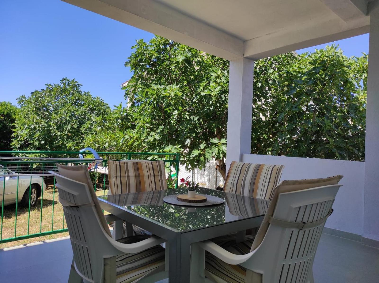Apartment With Terrace And Garden Pirovac Exterior photo